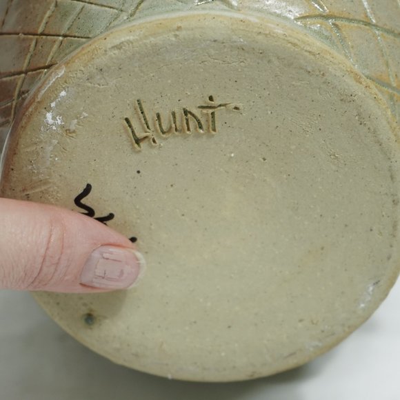 William Hunt Celadon Green Masquerade Bird Mask Stoneware Vase - Picture 6 of 9